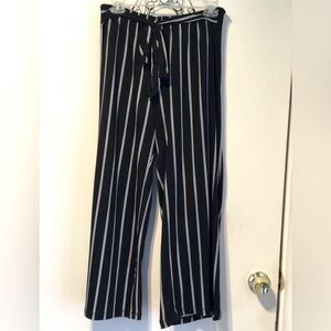 MAXINE NICHOLS WOMEN’S BLACK AND WHITE PANTS/ TIE WAIST ATTACHED TO PANTS SIZE M